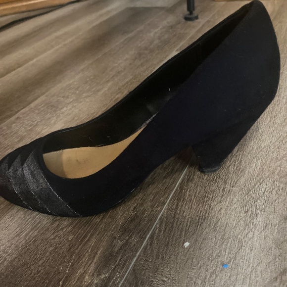 Size 9 Black Heels with accent toe - Picture 3 of 3